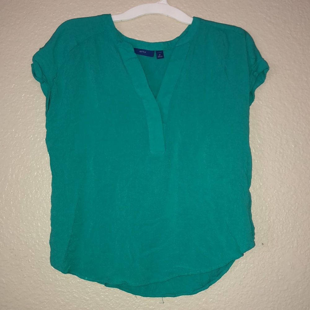 Apt. 9 Woman’s Light Blue Short Sleeve Medium V-Neck Blouse